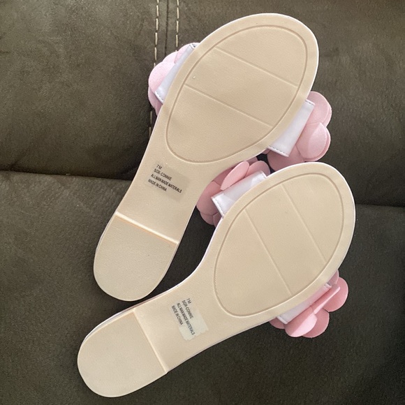 Ladies Pink Sandals - Picture 3 of 3